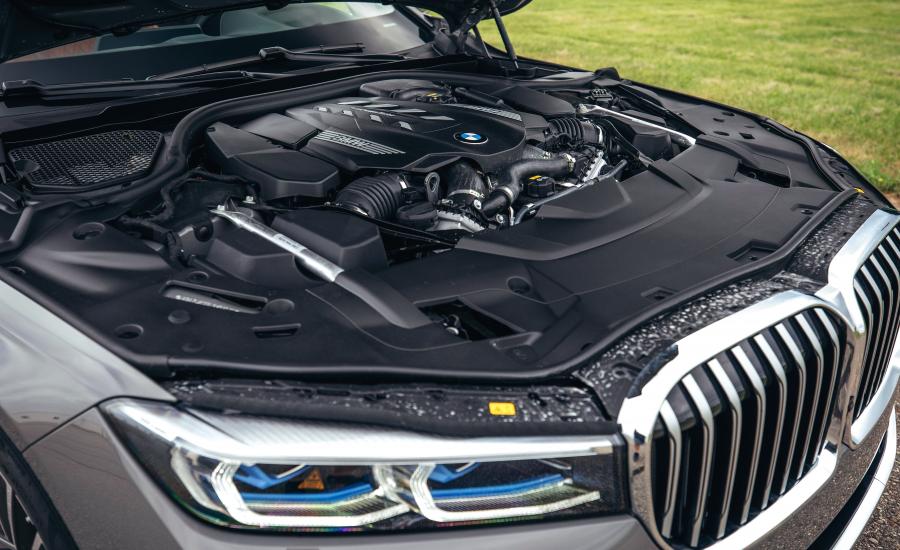 Моторный отсек BMW 750i xDrive (G11) 2019 года  (NA) (фото 40 из 40)